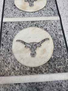 Chemin de Table en cuir de vache marron vintage avec motif imprimé pour la décoration de la maison et l'utilisation de l'hôtel pour les mariages et Noël - Product Image 4