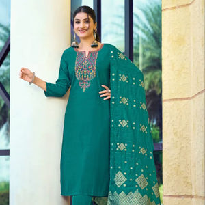 Premium Roman Silk Bordado Work Kurti Pant Dupatta Catálogo completo disponible a precio mayorista, Heavy Bordado Work. - Product Image 1