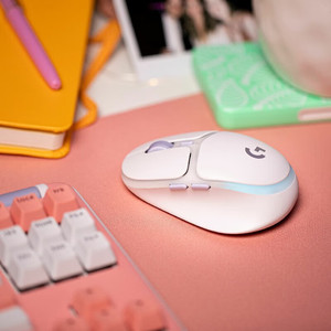 Ratón Inalámbrico para Juegos Logitech <span class=keywords><strong>G705</strong></span> RGB, Batería de Larga Duración con Conexión Bluetooth y Efecto Streamer, para Mano Derecha - Product Image 5