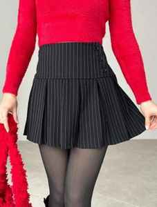 Jupe évasée taille haute style coréen pour femme avec détails boutonnés en tissu de laine lavée couleur unie, silhouette mini skater - Product Image 3