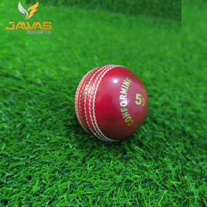 Ballon de cricket en cuir rouge personnalisé de haute qualité, cousu à la main pour les matchs - Product Image 1
