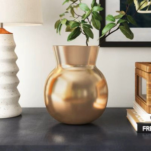 Nouveaux vases en métal en vrac faits à la main avec un design de luxe pour un décor commercial forme et taille personnalisées polies dorées - Product Image 1