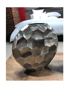 Vase à fleurs en aluminium couleur argent Vase de qualité supérieure au design unique pour mariage et restaurant - Product Image 1