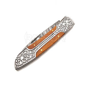 Cuchillo de caza plegable de Damasco compacto con hoja de acero de primera calidad para un rendimiento fiable - Product Image 6