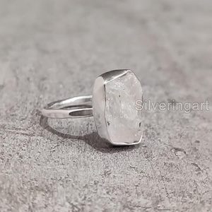 Bague pour femme en pierre de lune arc-en-ciel naturelle, pierre de naissance de juin, martelée, cadeau de Noël, bijoux faits à la main, bague en argent sterling 925 - Product Image 2