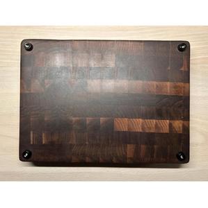 Fournisseur direct d'usine de planches à découper en bois massif pour la cuisine à domicile, épaisses, durables, avec pieds antidérapants à un prix raisonnable - Product Image 1