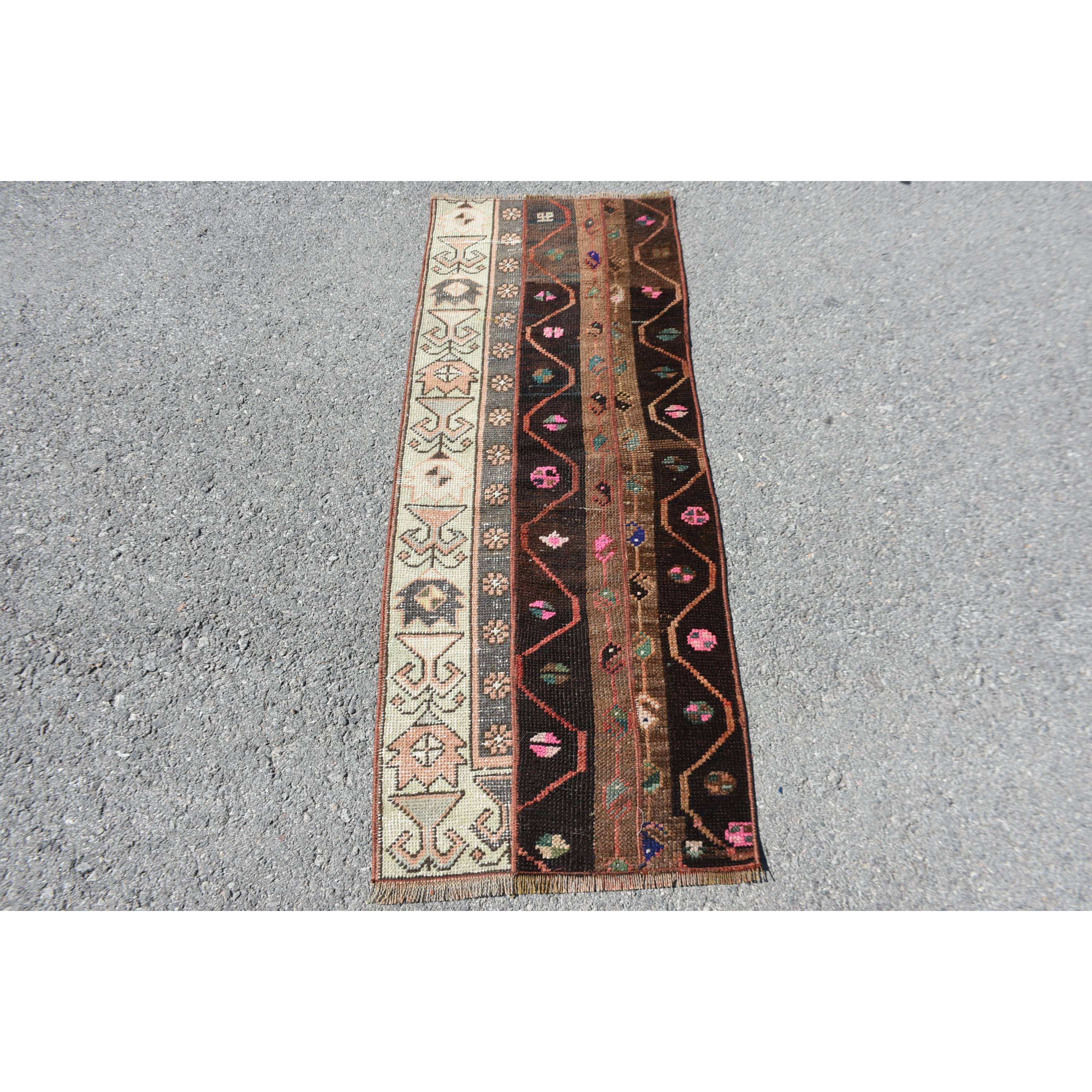 สีน้ำตาล