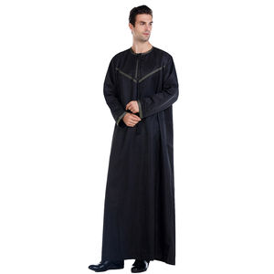 Nouveaux vêtements musulmans Thobes décontractés pour hommes Vente en gros Thobe omanais de haute qualité Thobe / Thawb personnalisé - Product Image 1