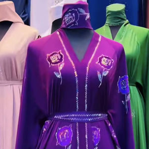 ชุดอาบายะห์หรูหราแบบดั้งเดิมของผู้หญิงมุสลิมสีดำสวยงาม ปี 2025 ผลิตจากโพลีเอสเตอร์ ทำด้วยมือ ระบายอากาศได้ดี แขนยาว - Product Image 1