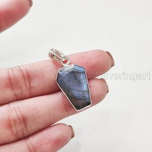 Colgante de Plata de Ley 925 con Labradorita Azul Fuego Natural, Gema Auténtica, Piedra de Nacimiento, Joyería Hecha a Mano para Navidad - Product Image 4