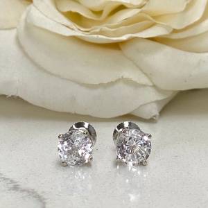 Boucles d'oreilles clous en or blanc 14 carats 2,00 CT avec saphirs blancs, cadeau d'anniversaire, fermoirs à vis, cadeau pour elle - Product Image 5