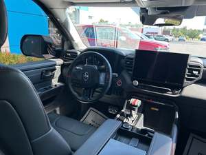 Impresionante Camioneta Negra 2024 para Tundra Hybrid TRD Pro HV Automática, Cabina CrewMax, 4WD, Usada, Techo Solar, Arranque Remoto, Paquete de Cuero - Product Image 4