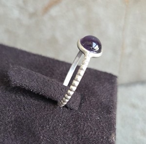 Anillo de plata de ley de estilo bohemio unisex hecho a mano con piedras preciosas de amatista para aniversario de boda o regalo de fiesta - Product Image 1