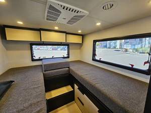 Autocaravana Diésel Clase C Usada, Económica, Modelo 2026 Tiffinn Motorhomes Open Trail 25AO, con Ducha, Interiores Espaciosos y Aire Acondicionado - Product Image 4