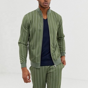 Survêtement d'entraînement en polyester et velours de haute qualité pour hommes, short de football surdimensionné avec logo, grande taille, à des prix abordables Vente en gros personnalisée - Product Image 6