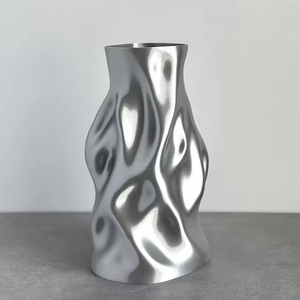 Elegante jarrón de aluminio para oficina, hogar y decoración de hotel con un diseño elegante para exhibiciones florales - Product Image 1