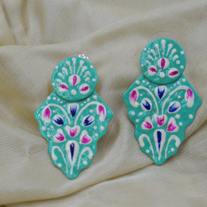 Boucles d'oreilles créoles en laiton pour filles et femmes designer occidental finition mate dorée meenakari partywear - Product Image 1