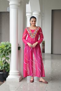 Showstopper Navratri Wear Diseñador elegante Boutique India Alta demanda Rosa Calidad Premium Elegante Impresionante ropa de fiesta Kurti - Product Image 5