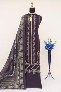 Les femmes de qualité supérieure portent un costume pakistanais de couleur noire avec des travaux de broderie avec des Dupatta assortis à des prix abordables - Product Image 3