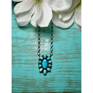 Collier en turquoise lune bleue et argent sterling, fait main, bijoux culturels Navajo, objet de collection - Product Image 1