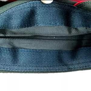 Esta es una gorra verde vintage de los Exploradores de los Boy Scouts de América con ribete rojo. - Product Image 5