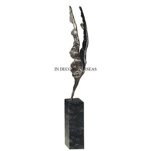 Escultura decorativa de mesa de aspecto atractivo hecha de metal de alta calidad de diseño único más elegante en precio competitivo - Product Image 5
