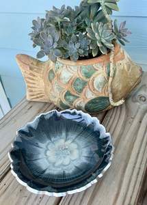 Frutal de resina grande con estilo decorativo, ideal para arreglos de mesa formales y creativos. - Product Image 6