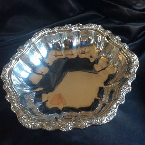 Bol de service en aluminium décoratif unique avec texture antique conçu pour les rassemblements et les occasions de vacances de fêtes de mariage - Product Image 1