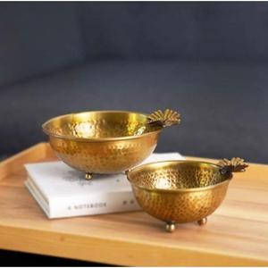 Bol de service en laiton de qualité supérieure pour les repas de luxe et les événements formels Design martelé tendance poli pour les occasions de fête - Product Image 4