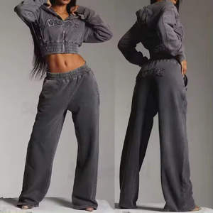 ชุดวอร์มสำหรับผู้หญิงชุดครอปแบบมีฮู้ดและกางเกงลายปักลายด้วยกรดซักได้ตามต้องการ - Product Image 1