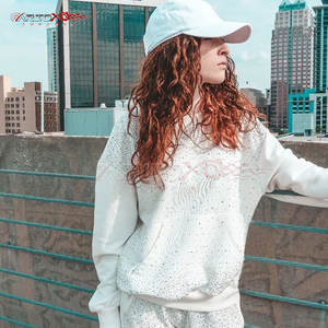 Sweat strass fantaisie pour femmes avec matériau doux et détails brillants Sweat-shirt strass chic pour femmes - Product Image 4