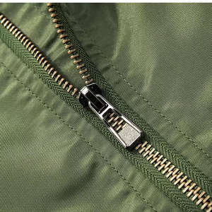 แจ็คเก็ตบอมเบอร์ผู้ชายขายดี ลายปัก สีสั่งทำได้ สไตล์ใหม่ ผ้าคอร์ดูรอยโพลีเอสเตอร์ 100% กันลม ระบายอากาศได้ดี - Product Image 6