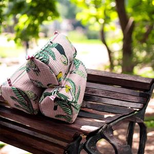 กระเป๋าเครื่องสำอางมีสไตล์พร้อมซิป กระเป๋าใส่เครื่องสำอางกันน้ำสำหรับเดินทาง ผลิตภัณฑ์ดูแลผิวและอุปกรณ์เสริม - Product Image 5