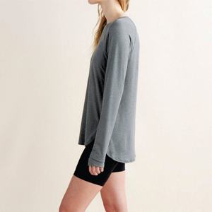 T-shirt à manches longues anti-odeur à séchage rapide pour femmes avec tissu doux et respirant, parfait pour le fitness et les vêtements décontractés - Product Image 3