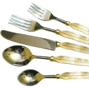 Juego de Cubiertos de Acero Inoxidable Plateado de Cinco Piezas, Diseño Moderno, Hecho a Mano, Tendencia en Cubiertos - Product Image 1