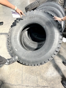 Pneu de camion radial sans chambre à air 215 75R17.5, pneu routier robuste pour remplacement et réparation - Product Image 3