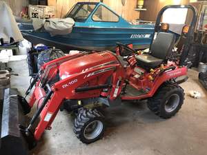 Tracteur à roues Massey Ferguson GC2400 4WD 90HP à vente chaude, chargeur frontal, moteur, boîte de vitesses, utilisation agricole - Product Image 5