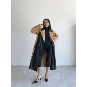 Gabardina beige para mujer con ribete de cuero en el cuello - Product Image 4