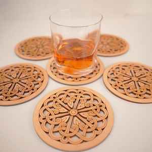 Sous-verre carré en bois de style classique, fait main, résistant à la chaleur, écologique et durable, pour servir le thé à la maison, au restaurant, au bar, à l'hôtel - Product Image 1