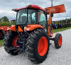 รถแทรกเตอร์ล้อ M7040 4WD มือสอง 70 แรงม้า ผลผลิตสูง ชิ้นส่วนหลักประกอบด้วยเครื่องยนต์ เกียร์ ปั๊ม สำหรับใช้งานในฟาร์ม - Product Image 1