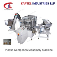 Machine d'assemblage en plastique, mise automatique du revêtement et de l'anneau de sécurité dans la machine d'assemblage de bouchage