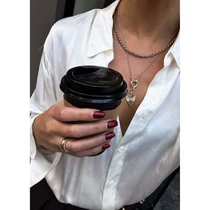 Collier élégant avec pendentif cœur côtelé en diamant et détails de diamants complexes - Product Image 4