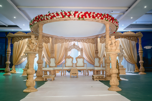 Mandap de mariage indien élégant et vintage, en bois sculpté, détachable, pour événements intérieurs, Rajwada royal, triple pilier, Mandap de mariage en Australie - Product Image 4