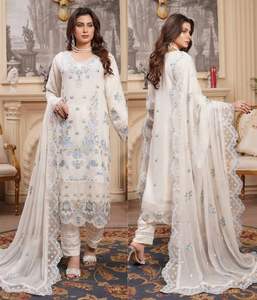 Colección SSumaira CELTS NAGAR, Traje Premium de Chifón Bamber con Bordado Frontal Intenso y Detalle de Cuello Redondo - Product Image 1