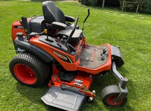 Tondeuse autoportée diesel Kubota ZD1211 à rayon de braquage zéro pour usage commercial et travaux de paysagisme - Product Image 4