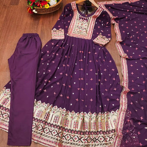 Hermoso vestido de fiesta con Secuencia de trabajo bordado - Product Image 1