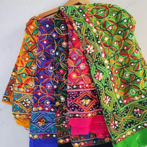 ผ้าคลุมไหล่ผ้าฝ้ายปักลายแบบดั้งเดิมสำหรับผู้หญิง ผ้าพันคอฤดูร้อน - Product Image 1