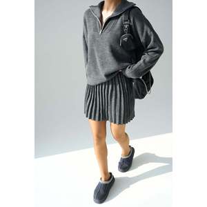 ชุดกระโปรงคอปกสีแอนทราไซต์ - Product Image 2