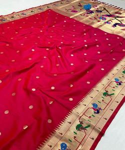 Saree de seda blanca con diseño estampado rojo para ropa de fiesta de boda elegante simple - Product Image 5