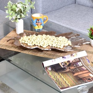 Le plateau décoratif en bronze à motif traditionnel en aluminium est un article destiné à servir ou à exposer l'aluminium et le bronze - Product Image 1